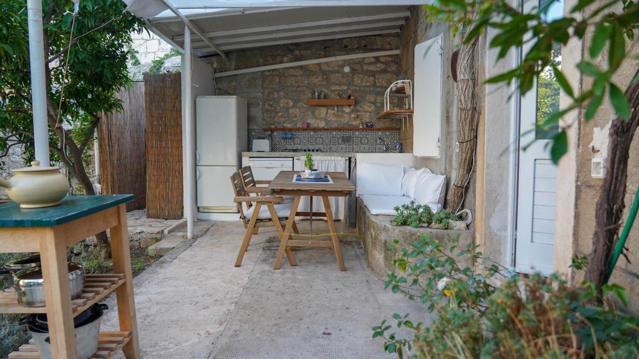 Charming Two-Bed Apartment Orange Garden Сутиван Екстериор снимка
